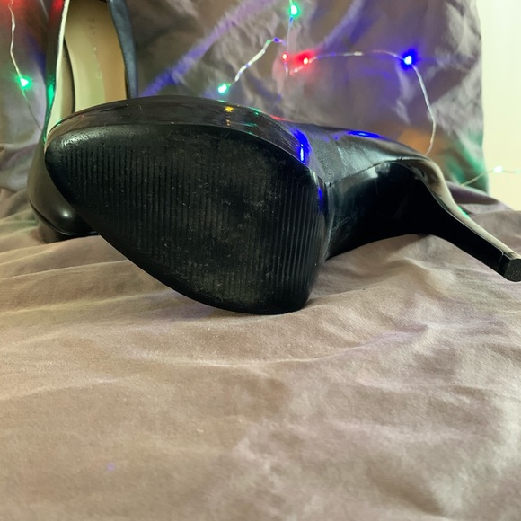 Size 5 Black Bandolino pumps. Worn 3-4 times - Picture 3 of 4